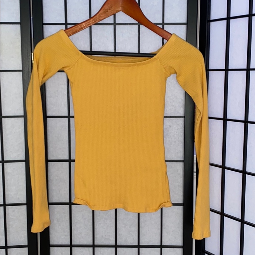 Yellow Hollister top